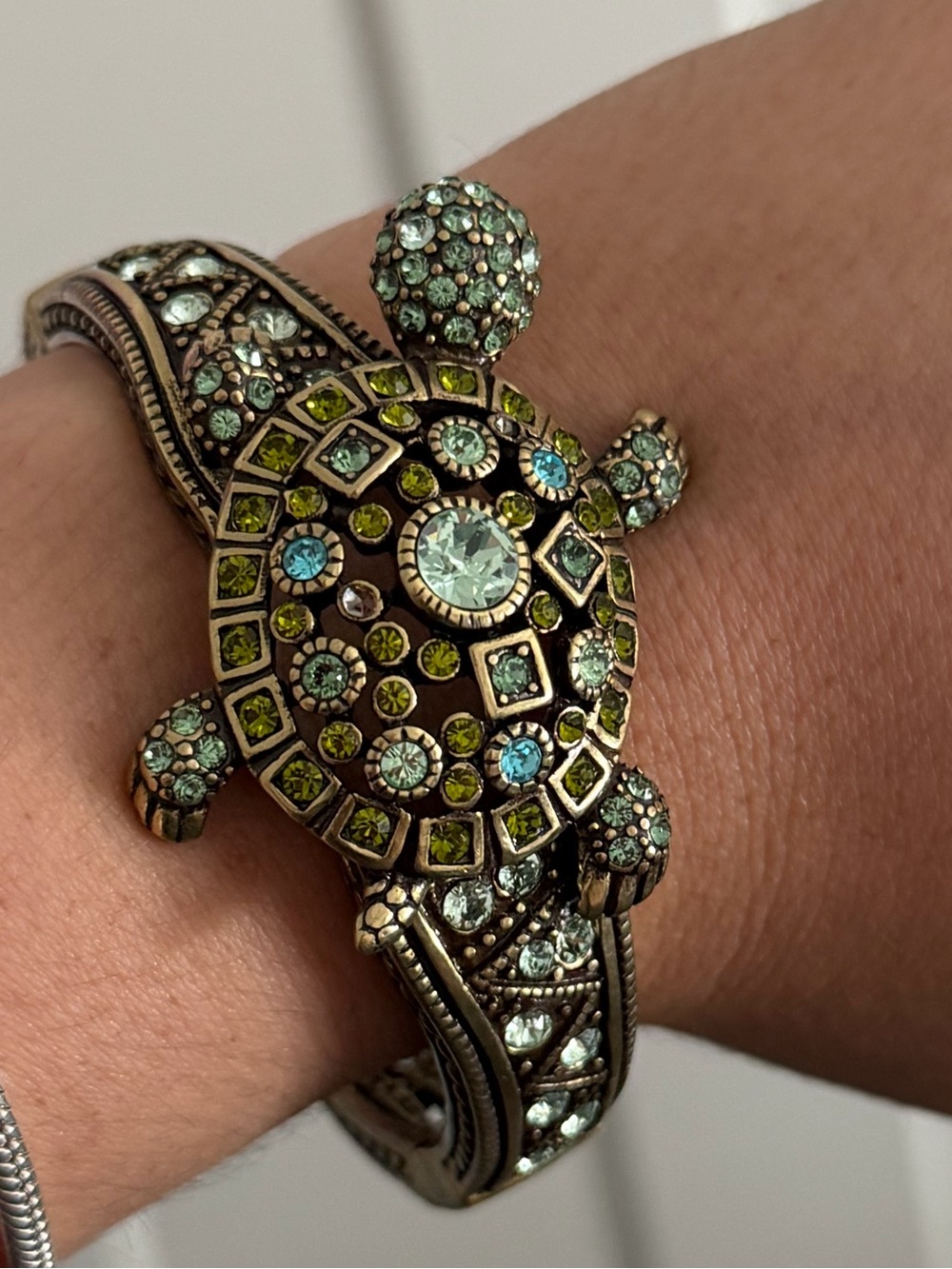 Heidi Daus simply irresistible turtle bangle